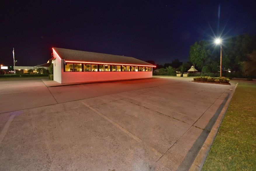 More Photos Of 3731 SE 15th St, Del City General Retail For Sale