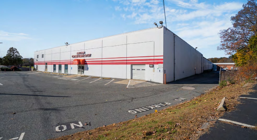 More Photos Of 725 Main St, Millis-Clicquot Distribution For Lease