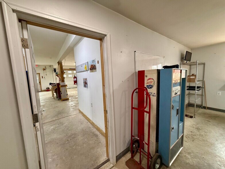 More Photos Of 51 Crane Rd, Winthrop General Retail For Sale