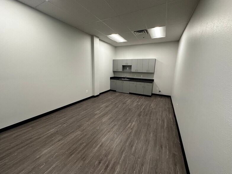 More Photos Of 8385 Eastgate Rd, Henderson Warehouse For Lease