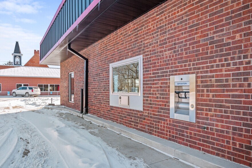 More Photos Of 121 N Folger St, Carrollton Office For Sale