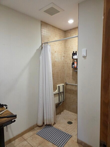 More Photos Of 400 W Cummings Park, Woburn Office For Lease