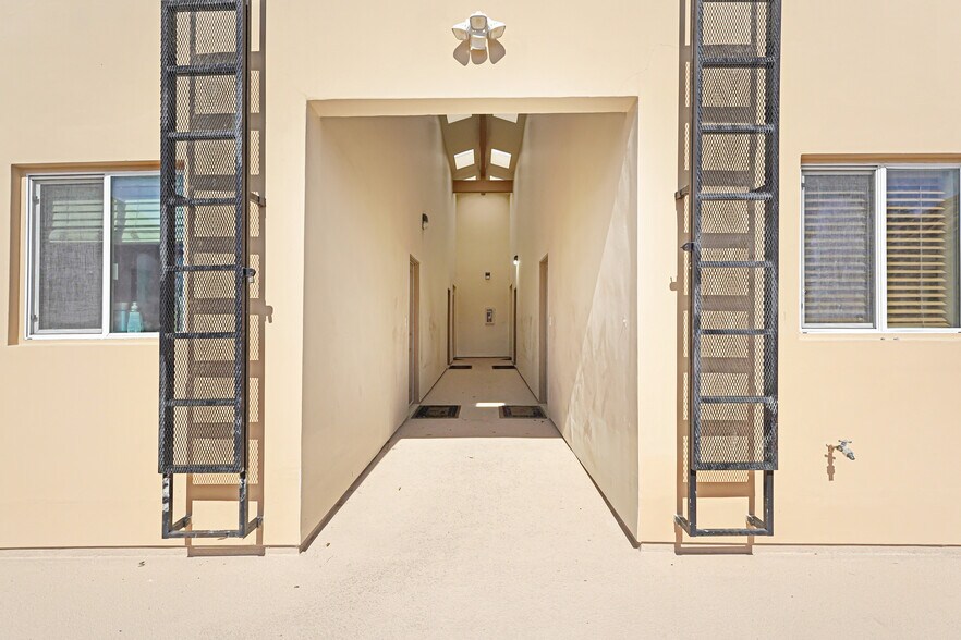 More Photos Of 728-734 Montana Ave, Santa Monica Storefront Retail Residential For Sale