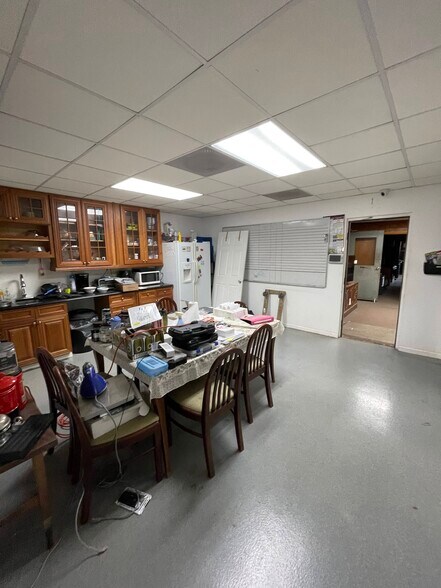 More Photos Of 3815 Bunker Hill Rd, Brentwood Warehouse For Sale