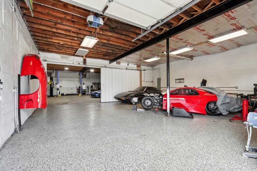 More Photos Of 9205 S Chicago Rd, Oak Creek Auto Repair For Sale
