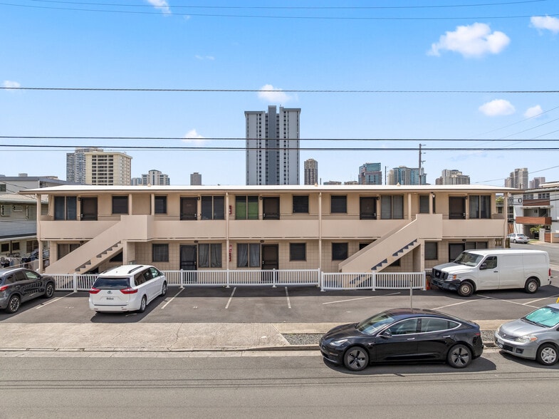 Primary Photo Of 2105 Algaroba St, Honolulu Apartments For Sale