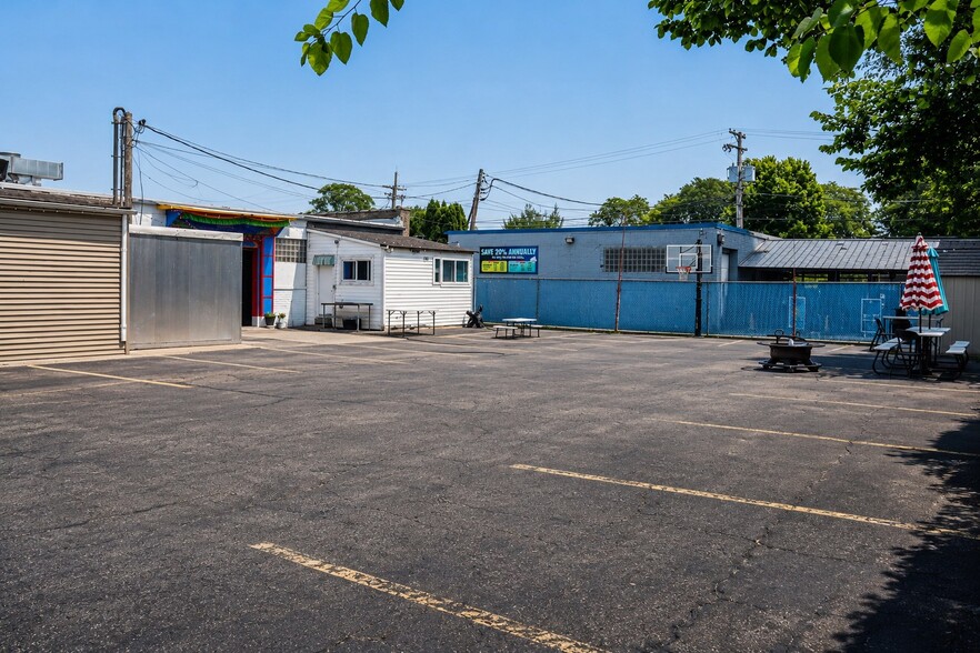 More Photos Of 2422 Dempster St, Evanston Auto Repair For Sale