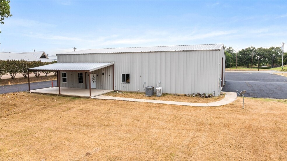 More Photos Of 1817 S Morgan St, Granbury Auto Dealership For Sale