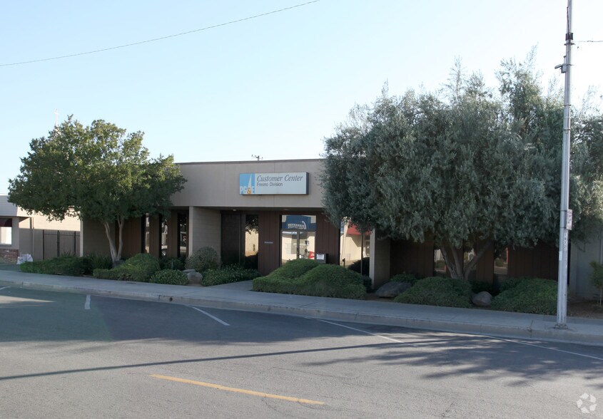 Primary Photo Of 152 N K St, Dinuba Medical For Sale