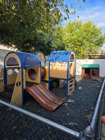More Photos Of 80 Woodrow Rd, Staten Island Daycare Center For Lease