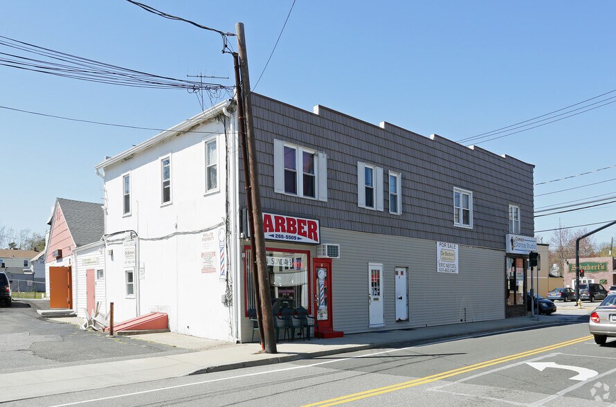 More Photos Of 86-88 W Main St, Smithtown Storefront Retail Residential For Lease