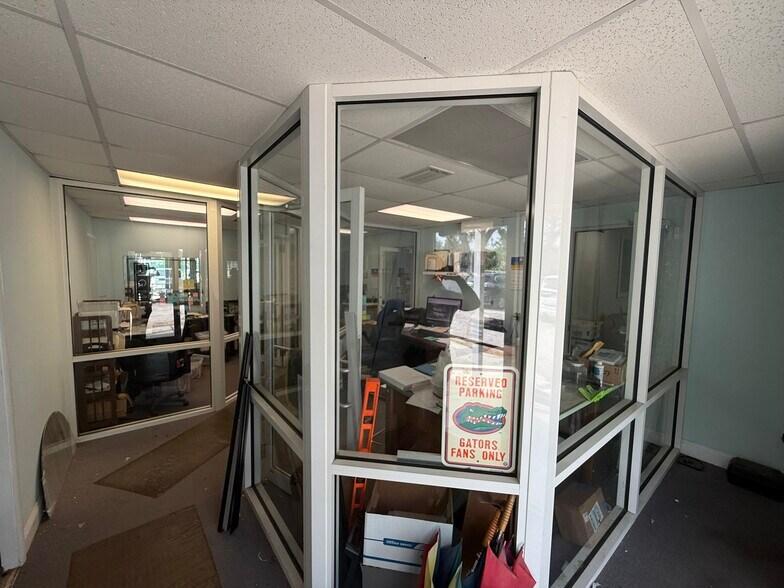 More Photos Of 6807 Benjamin Rd, Tampa Warehouse For Sale