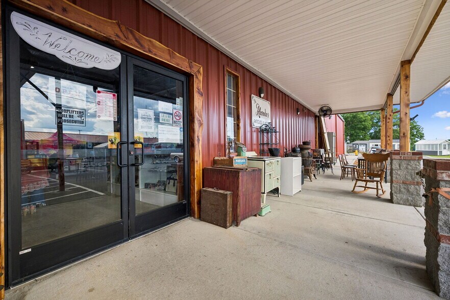 More Photos Of 4070 Old Highway 431, Greenbrier Freestanding For Sale