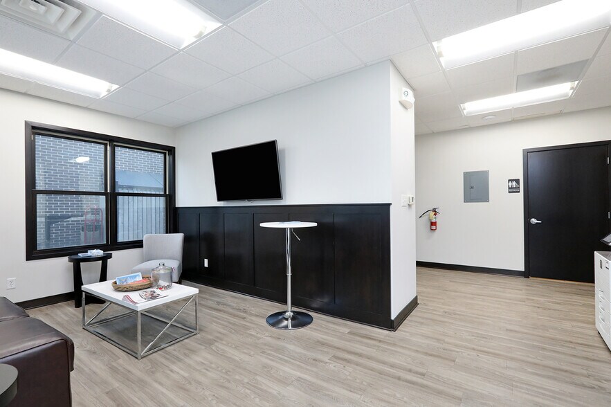 More Photos Of 2714 Aspen Rd, Ames Office For Lease