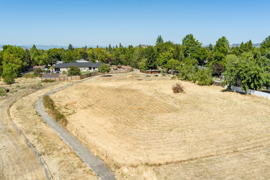 More Photos Of 1215 Covina Ave, Medford Land For Lease