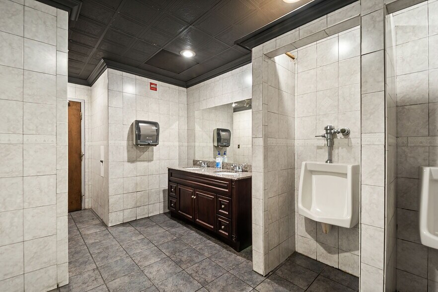 More Photos Of 380 Coal St, Wilkes Barre Freestanding For Lease