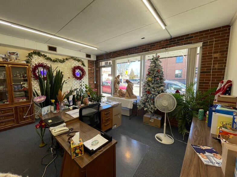 More Photos Of 217-219 N Main St, Kernersville Storefront For Lease