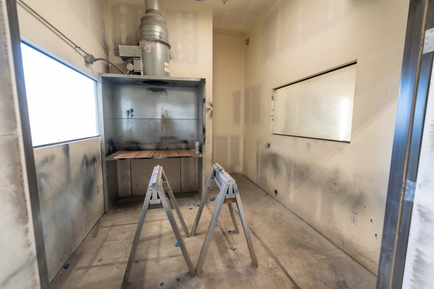 More Photos Of 3000 Airport Dr, Erie Light Manufacturing For Sale