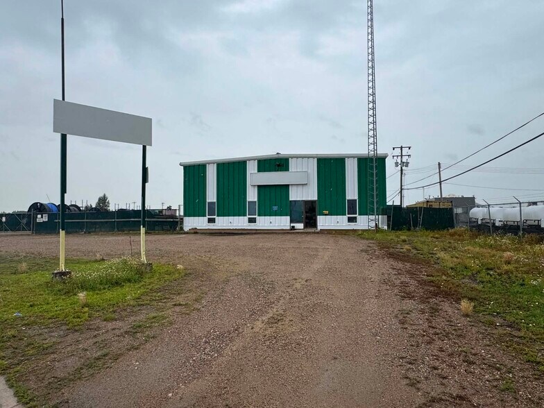 More Photos Of 5104 42 Av, Lloydminster Medical For Lease