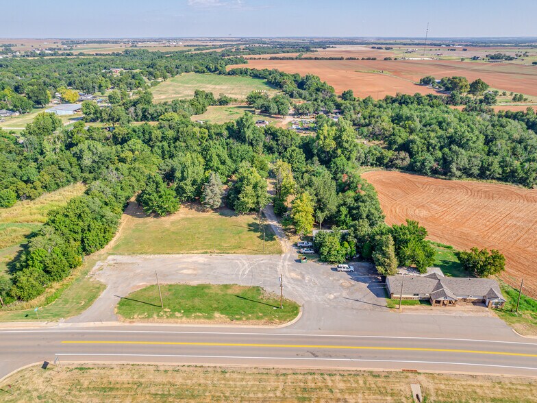 More Photos Of 16109 State Highway 33, Kingfisher Storefront Retail Office For Sale