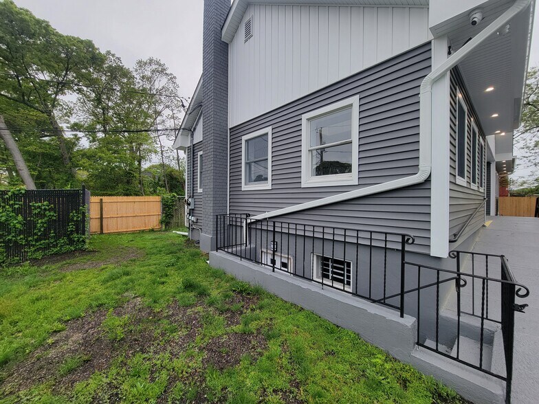 More Photos Of 360 Hawkins Ave, Ronkonkoma Medical For Lease