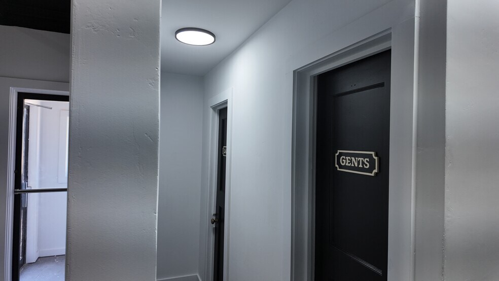 More Photos Of 720 2nd st, Clarendon Freestanding For Sale