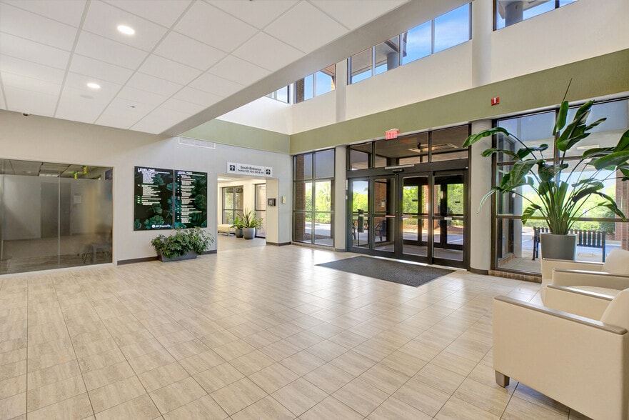 More Photos Of 101 Yorktown Dr, Fayetteville Medical For Lease