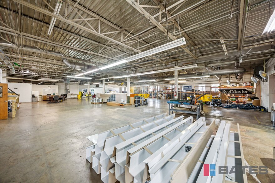 More Photos Of 8900 Ambassador Row, Dallas Distribution For Sale