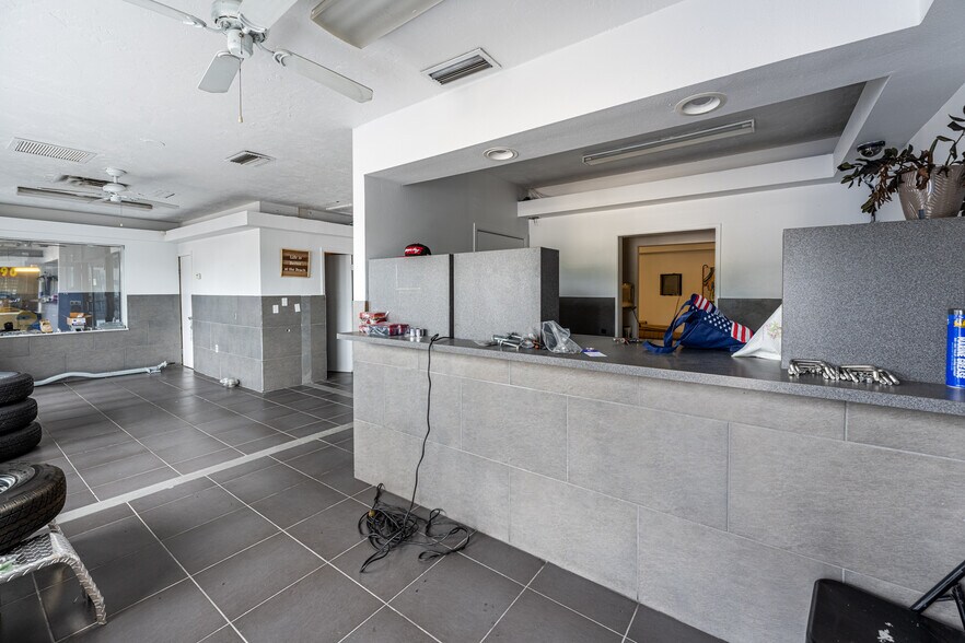 More Photos Of 1860 N Washington Blvd, Sarasota Auto Dealership For Sale