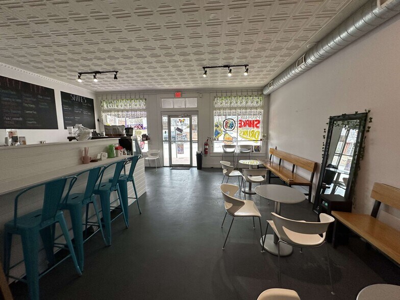 More Photos Of 1317 Washington St, Clarkesville Storefront For Sale