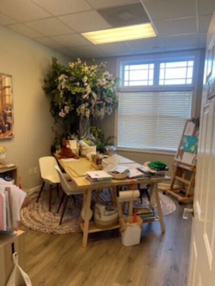 More Photos Of 10224 Hickorywood Hill Ave, Huntersville Office For Sale