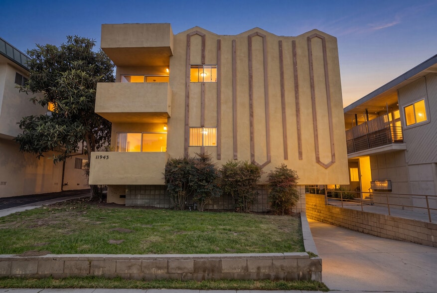 More Photos Of 11943 Kiowa Ave, Los Angeles Apartments For Sale