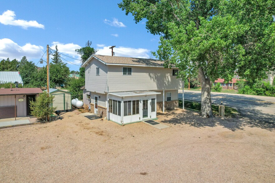 More Photos Of 808 Caribou St, Simla Hospitality For Sale