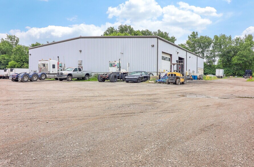 More Photos Of 17735 Chappel Ave, Lansing Industrial For Sale