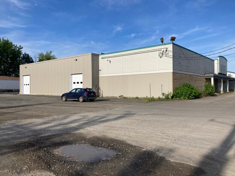 More Photos Of 171 Av Dalcourt, Louiseville Warehouse For Lease