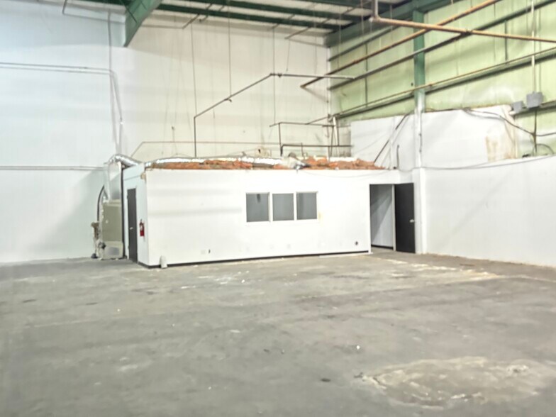 More Photos Of 12890 Automobile Blvd, Clearwater Manufacturing For Lease