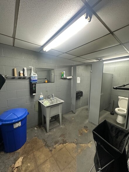 More Photos Of 5301 Crayton Ave, Cleveland Warehouse For Lease