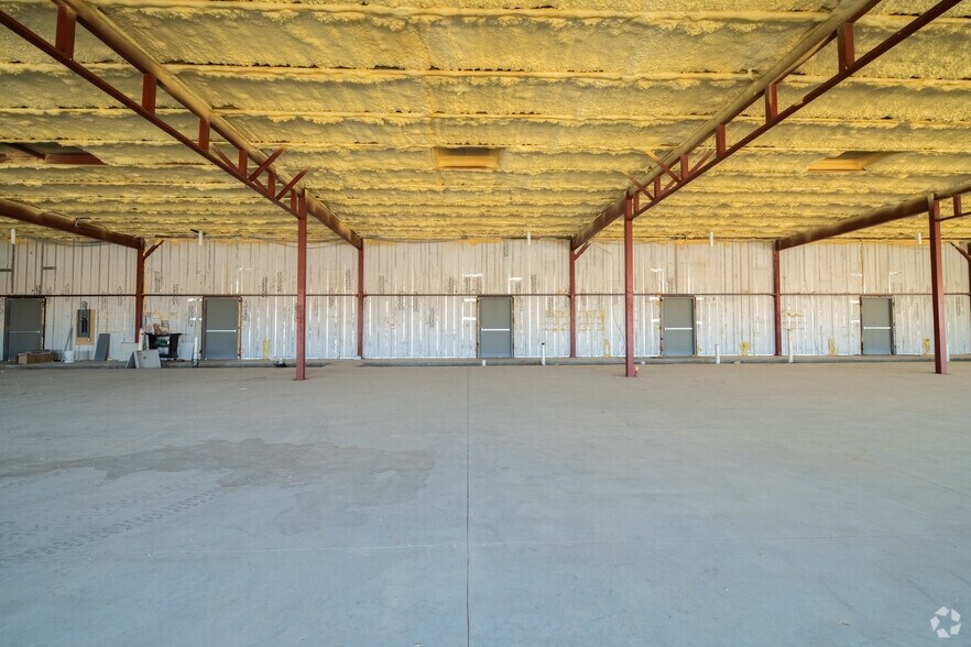 More Photos Of 1702 Louise Ln, Pearsall General Retail For Sale