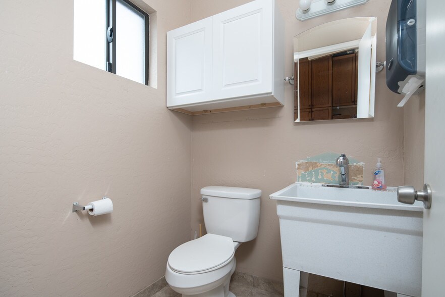 More Photos Of 11201 W Nevada Ave, Youngtown Medical For Lease