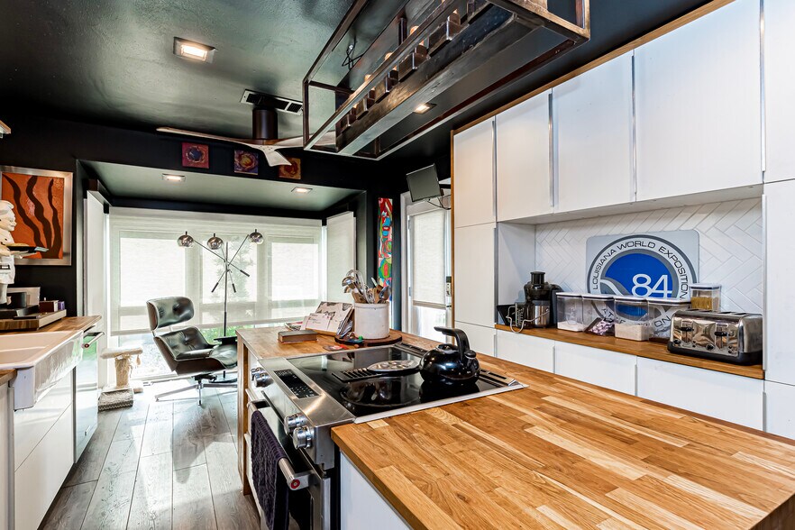 More Photos Of 545-555 S Foster Dr, Baton Rouge General Retail For Sale