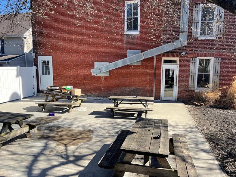 More Photos Of 106 N Front St, New Freedom Restaurant For Lease