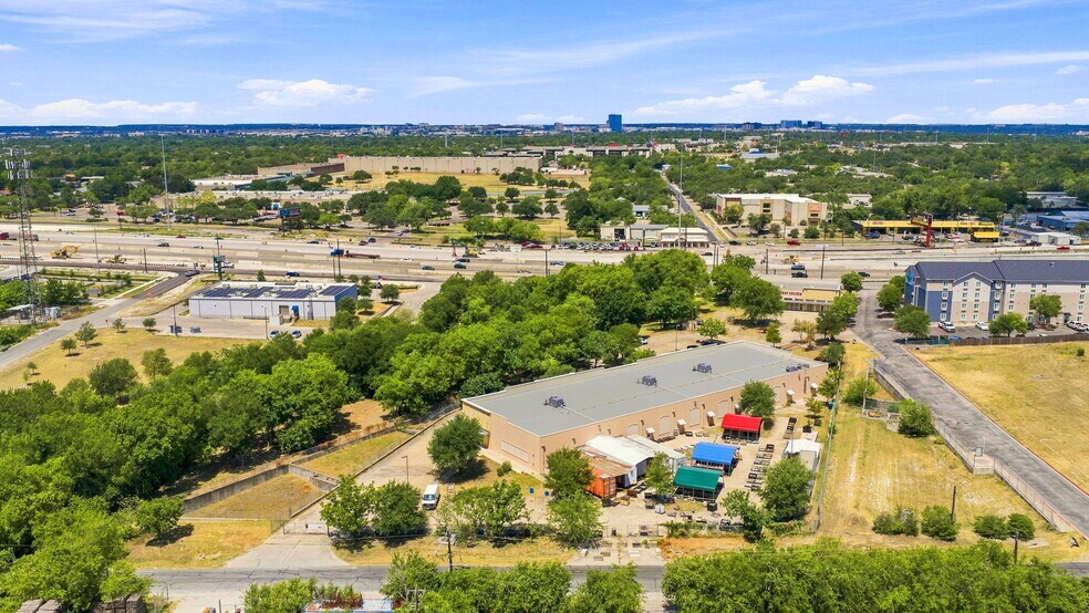 More Photos Of 11055 N IH-35, Austin Storefront For Lease