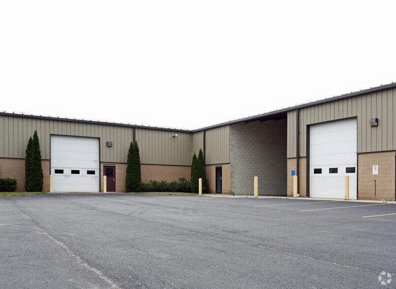 More Photos Of 1605 Shanrock Dr, Holland Warehouse For Lease