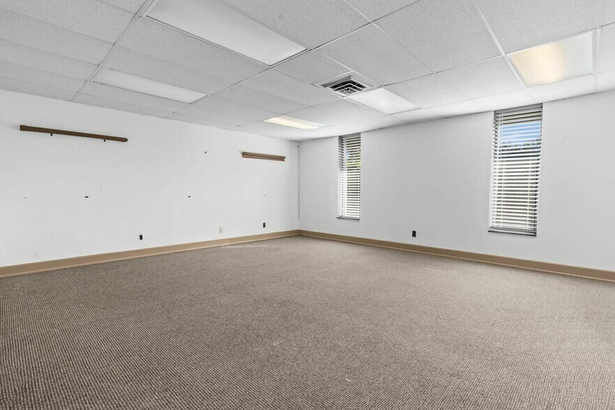 More Photos Of 3334 Founders Rd, Indianapolis Office For Sale