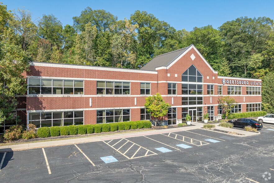 More Photos Of 600 E Granger Rd, Cleveland Office For Sale