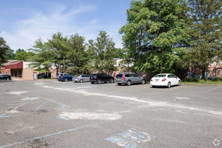 More Photos Of 1281-1285 State Route 35, Middletown Supermarket For Sale