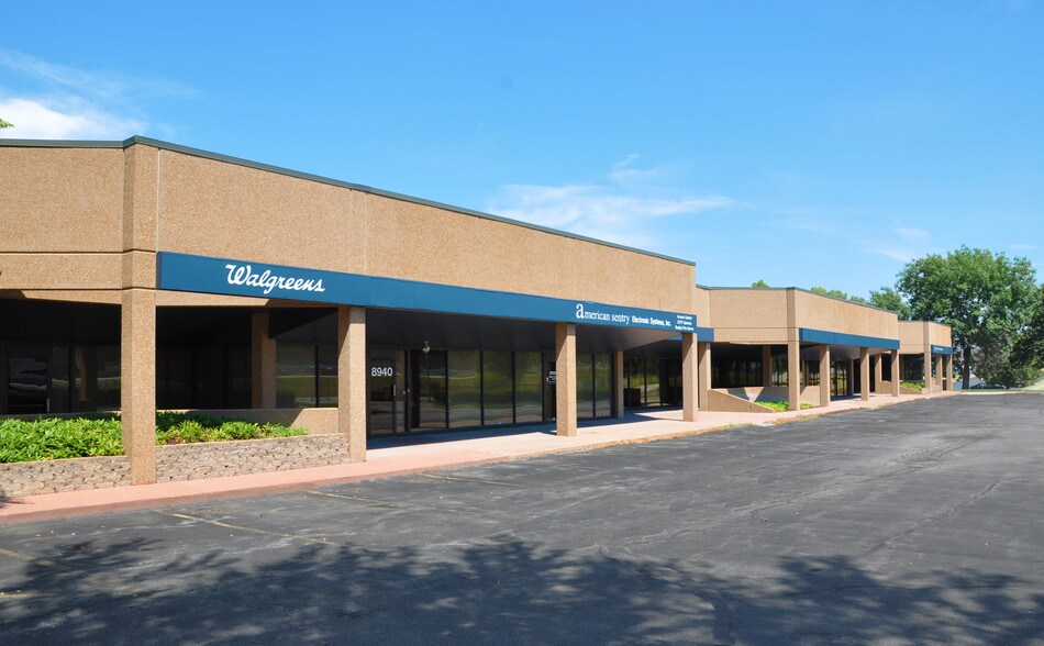 More Photos Of 8900-8940 Nieman Rd, Overland Park Flex For Lease