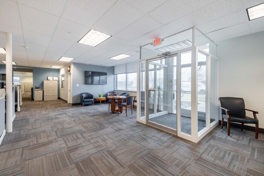 More Photos Of 1007-1011 W Huron St, Waterford Medical For Sale