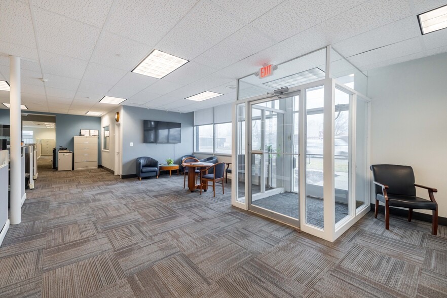 More Photos Of 1007-1011 W Huron St, Waterford Medical For Lease