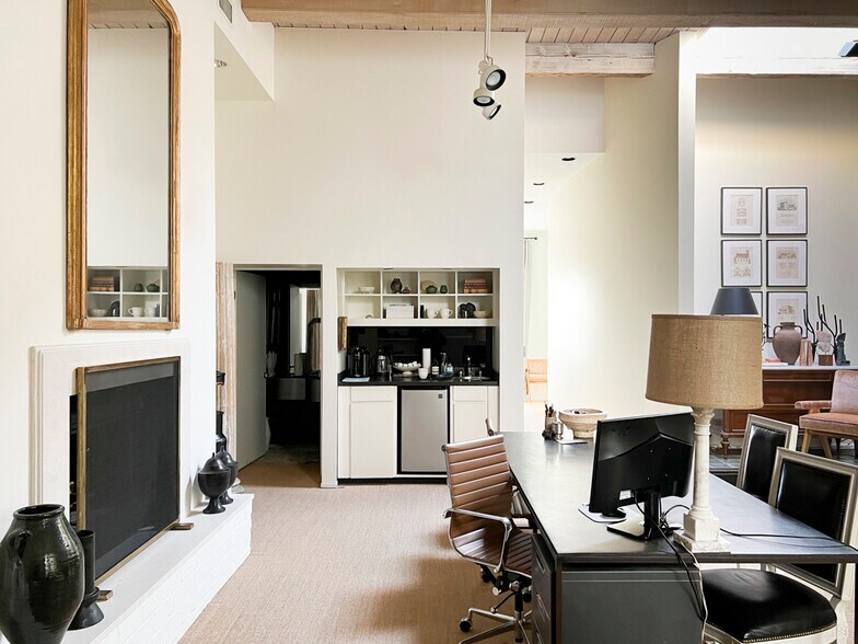More Photos Of 1113 W Armitage Ave, Chicago Storefront Retail Office For Lease